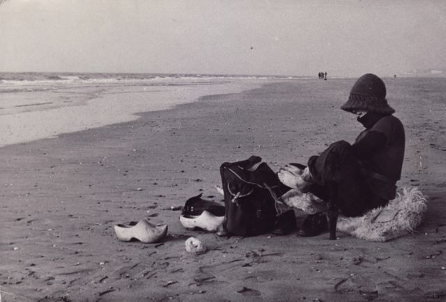 Ze was helemaal van Scheveningen komen wandelen omdat ze het Belgische strandzand zo lekker vond.